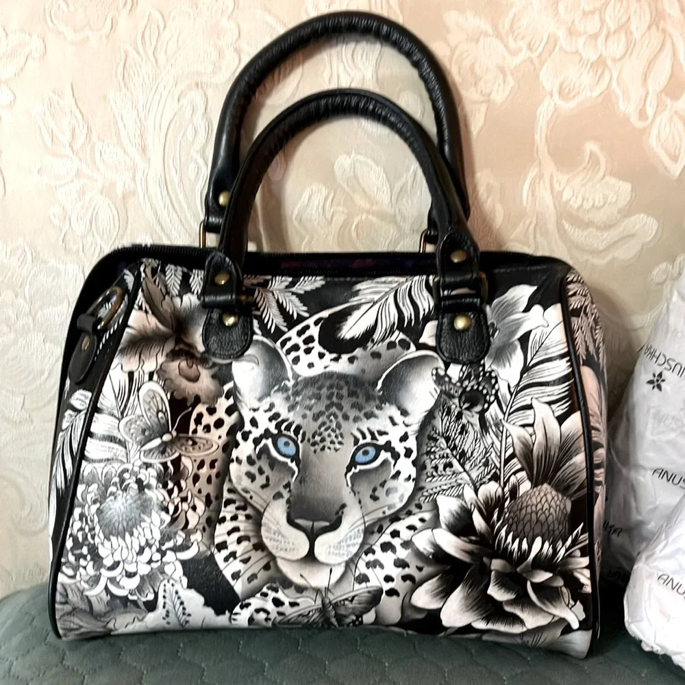 Anushka zip around satchel Cleopatra’s leopard - Picture 2 of 16